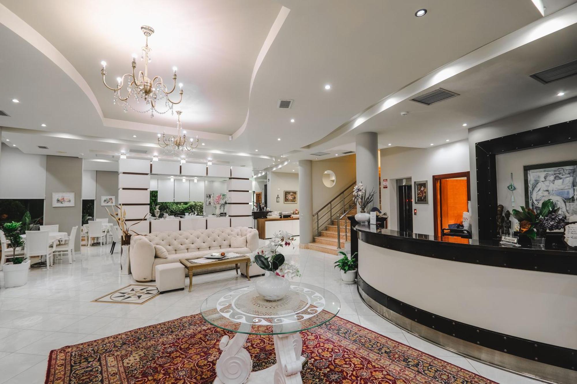 Oasis Hotel 4*
