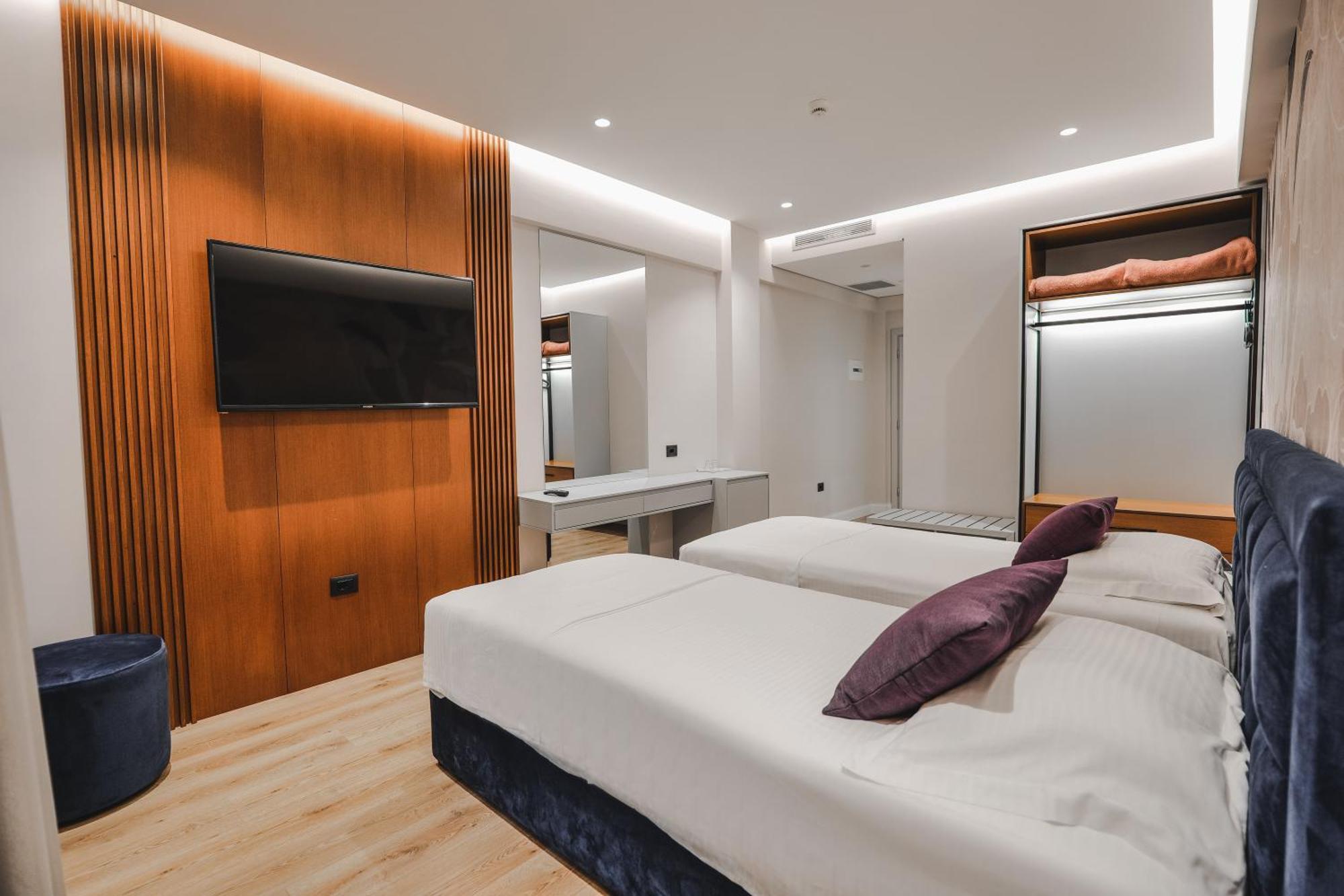 Oasis Hotel 4*